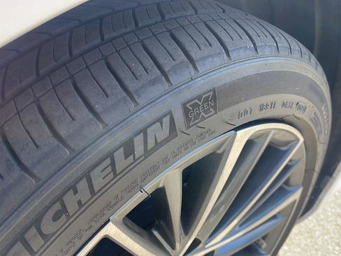 Used 2023 Lexus ES 350 w/ Premium Package image 10