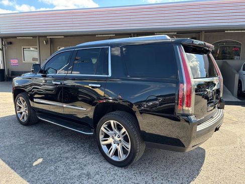 Used 2019 Cadillac Escalade Luxury RWD image 5