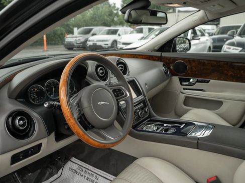 Used 2012 Jaguar XJ RWD image 6