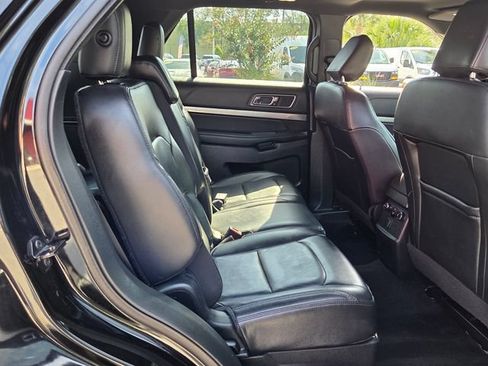 Used 2018 Ford Explorer XLT w/ Equipment Group 202A AWD/4WD image 17