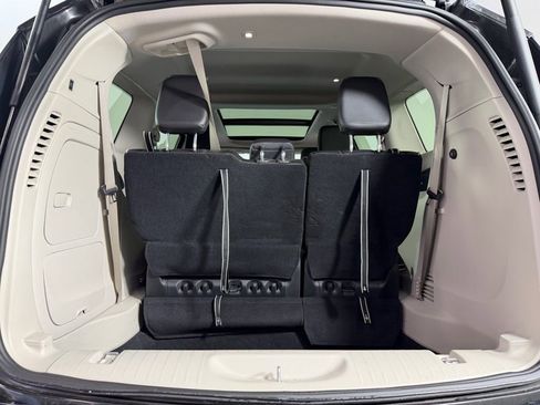 Used 2023 Chrysler Pacifica Limited image 25