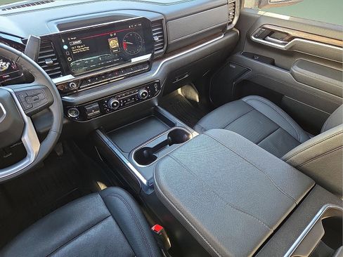 Used 2025 GMC Sierra 2500 SLT w/ SLT Premium Package image 12