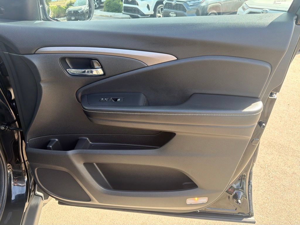 Used 2021 Honda Ridgeline RTL-E image 11