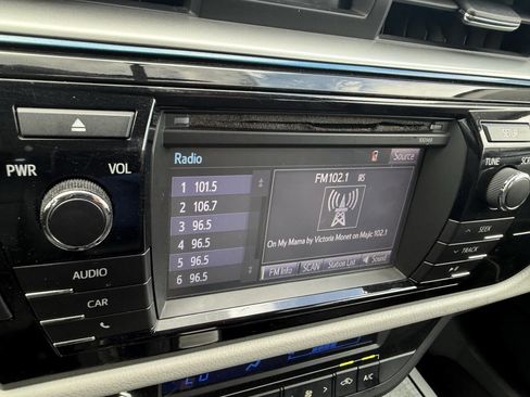 Used 2015 Toyota Corolla LE FWD image 25