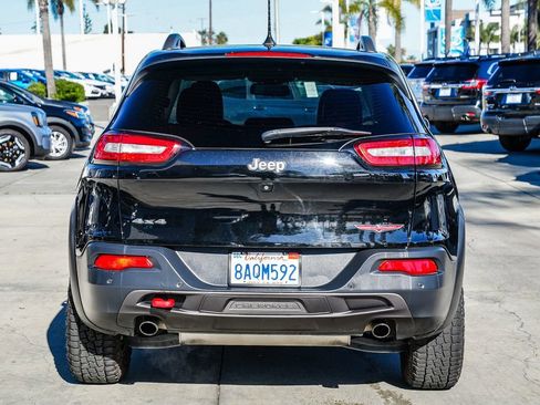 Used 2018 Jeep Cherokee Trailhawk image 6