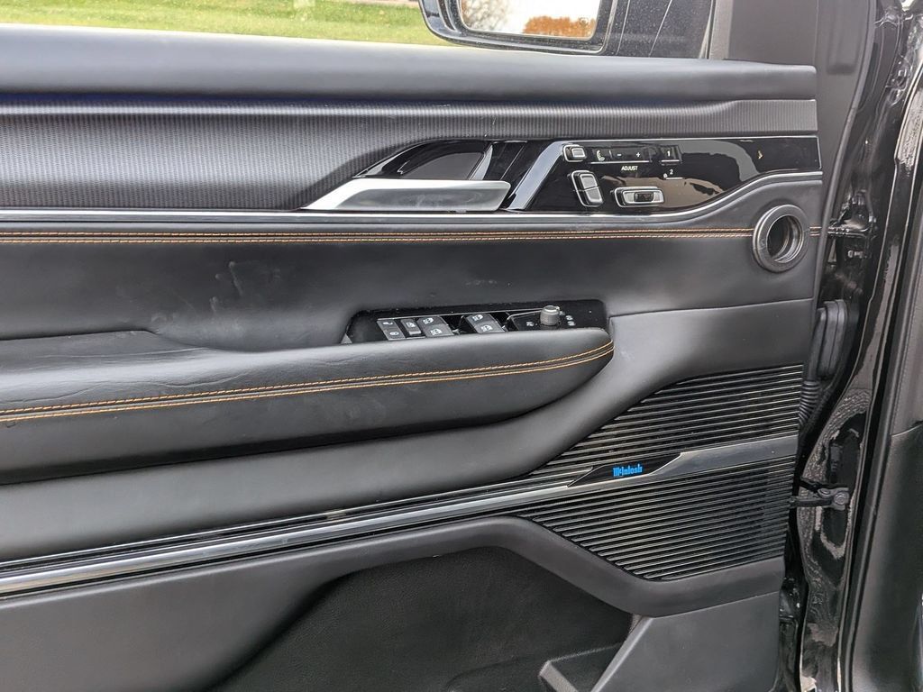 Used 2024 Jeep Grand Wagoneer Series III w/ Rear Seat Video Group 1 AWD/4WD image 11