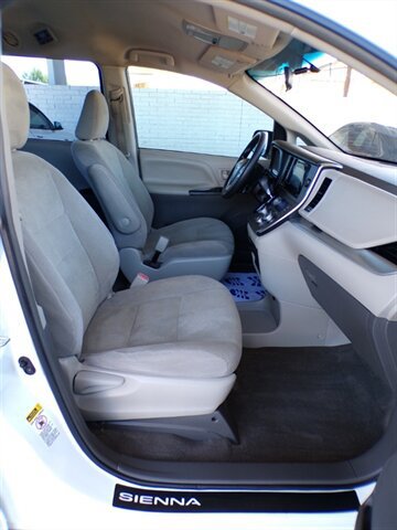 Used 2017 Toyota Sienna L FWD image 26