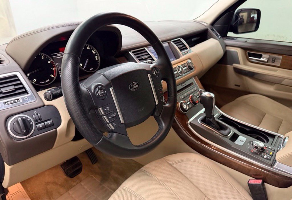 Used 2010 Land Rover Range Rover Sport HSE LUX AWD/4WD image 11