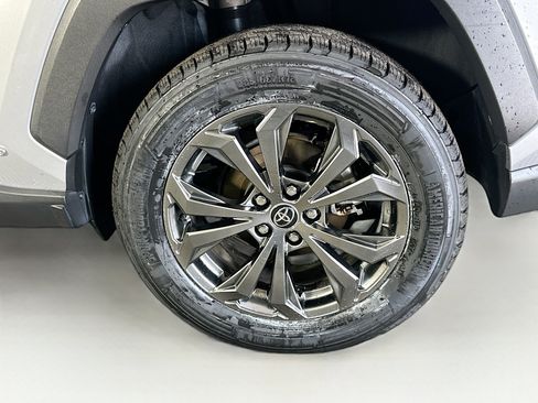 Used 2022 Toyota RAV4 XLE Premium image 11