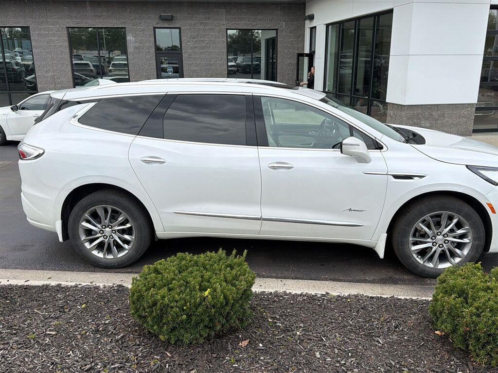 Used 2022 Buick Enclave Avenir w/ Avenir Technology Package AWD/4WD image 29