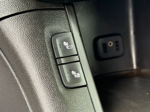 Used 2018 GMC Acadia SLT FWD image 32