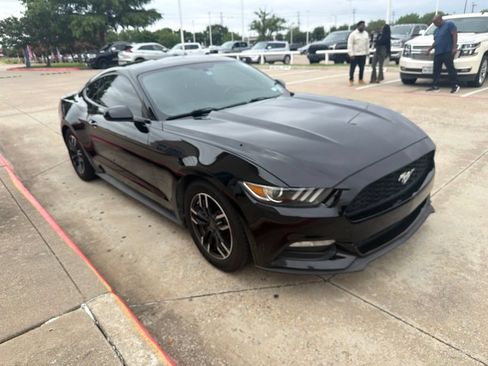 Used 2015 Ford Mustang Coupe RWD image 9