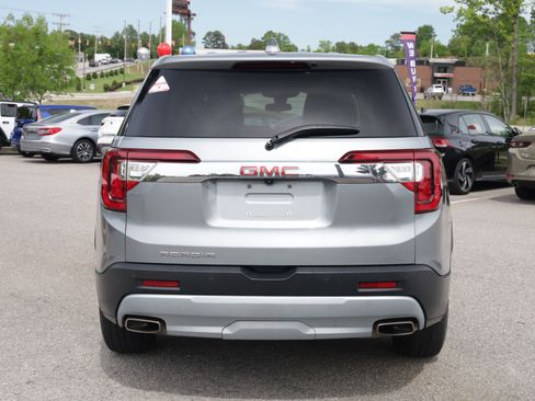Used 2023 GMC Acadia SLE FWD image 4