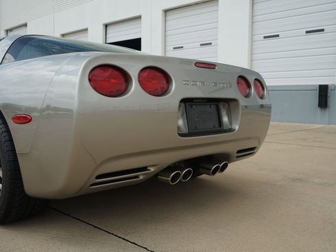 Used 2000 Chevrolet Corvette Coupe w/ Memory Pkg RWD image 28