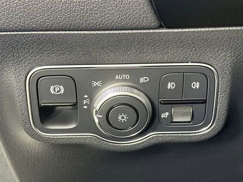 Used 2025 Mercedes-Benz GLA 250 4MATIC image 18