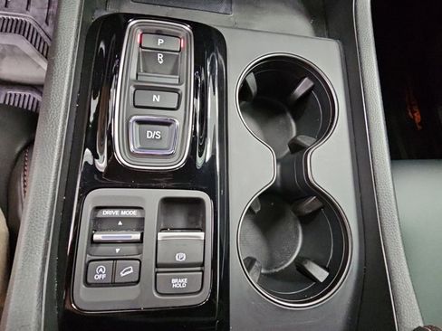 Used 2025 Honda Pilot TrailSport image 19