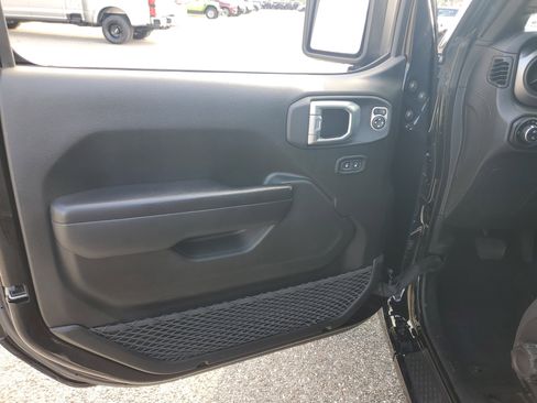 Used 2021 Jeep Gladiator Sport image 14