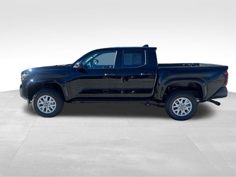 Used 2025 Toyota Tacoma SR image 2