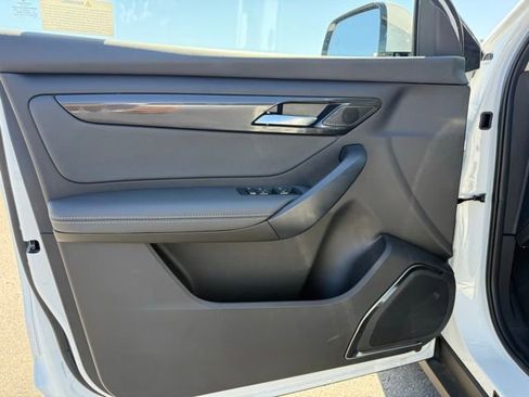 New 2025 VinFast VF 8 Eco image 24