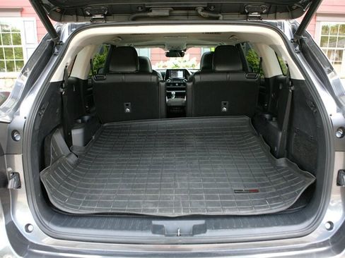 Used 2021 Toyota Highlander XLE image 15