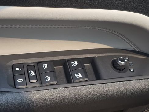 Used 2023 Jeep Compass Limited w/ Sun and Sound Group AWD/4WD image 26