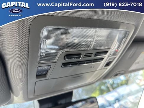 Used 2017 Toyota Highlander SE FWD image 33