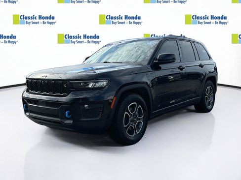Used 2022 Jeep Grand Cherokee Trailhawk w/ Advanced Protech Group II AWD/4WD image 3