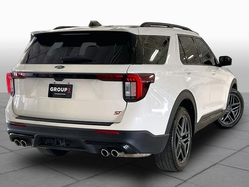 Used 2025 Ford Explorer ST AWD/4WD image 12