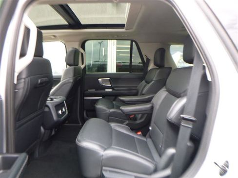 Used 2025 Ford Expedition Platinum AWD/4WD image 6