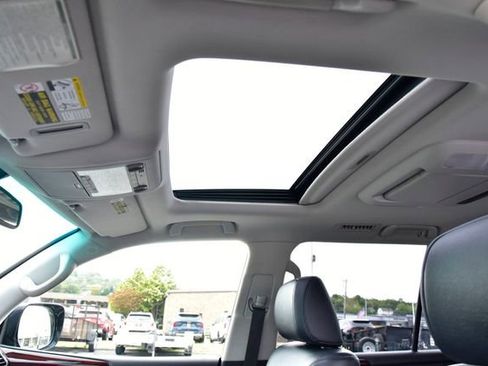 Used 2011 Lexus LX 570 4WD image 11