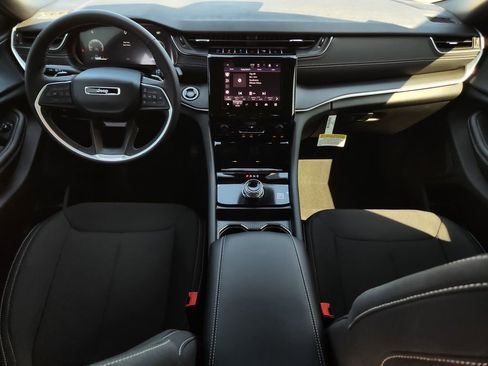 New 2026 Jeep Grand Cherokee Laredo image 19