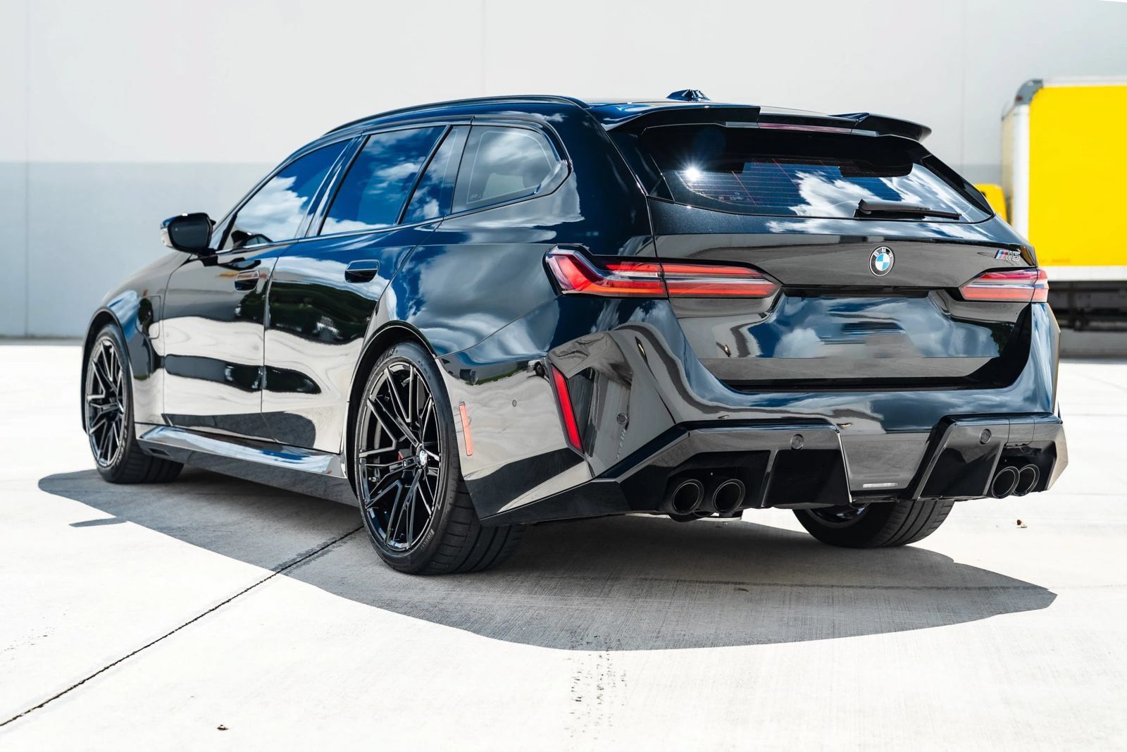 Used 2026 BMW M5 Touring AWD/4WD image 8