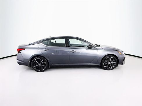 Used 2024 Nissan Altima 2.5 SR image 8