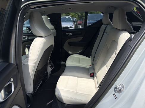 Certified 2024 Volvo XC40 B5 Plus AWD/4WD image 32