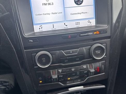 Used 2017 Ford Explorer XLT w/ Equipment Group 202A image 6