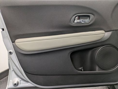 Certified 2021 Honda HR-V LX image 8