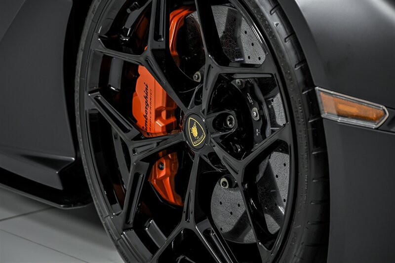 Used 2024 Lamborghini Revuelto AWD/4WD image 4