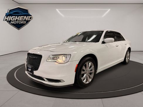 Used 2018 Chrysler 300 Touring image 3