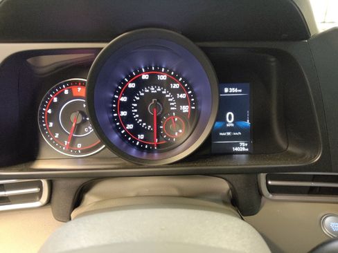 Used 2023 Hyundai Elantra SEL image 23