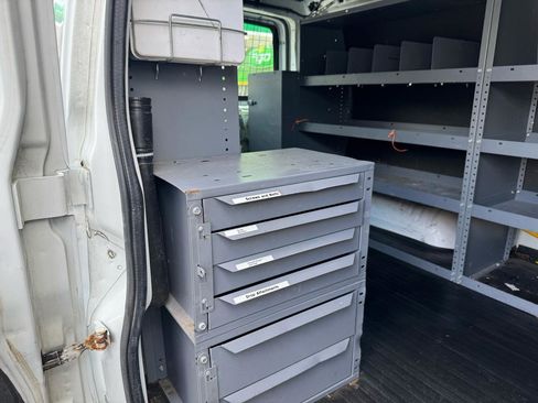 Used 2012 Chevrolet Express 2500 RWD image 22