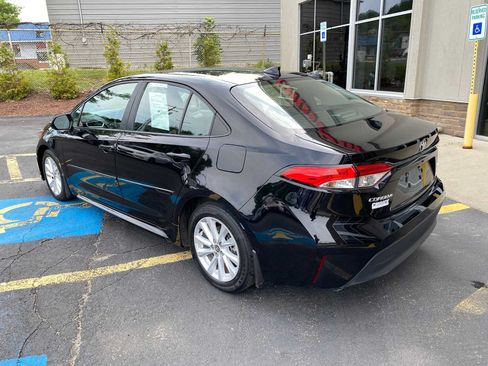 Used 2024 Toyota Corolla LE w/ LE Convenience Package FWD image 3