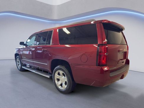 Used 2017 Chevrolet Suburban LT w/ LT Signature Package AWD/4WD image 4