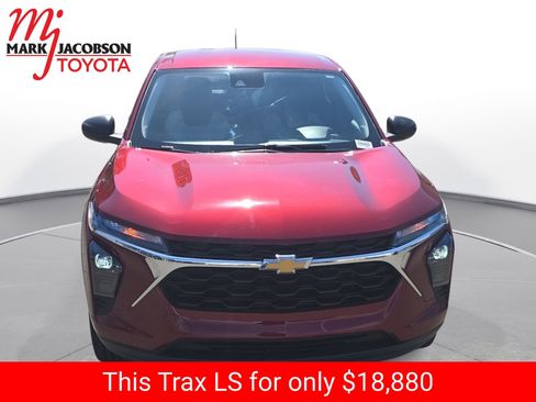 Used 2024 Chevrolet Trax LS FWD image 3