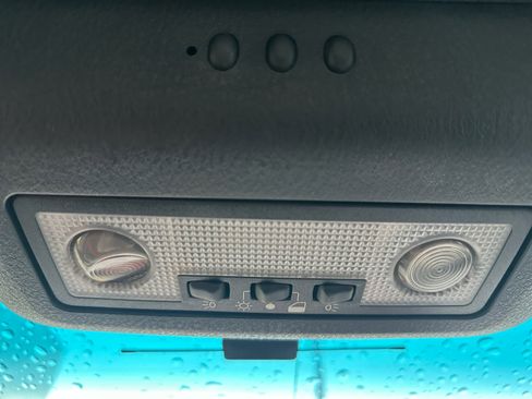 Used 2005 Ford Thunderbird image 43