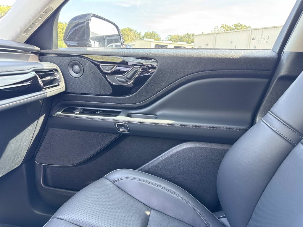 New 2027 Lincoln Aviator 2WD image 23