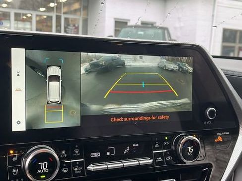 Used 2024 Toyota Highlander Platinum image 13