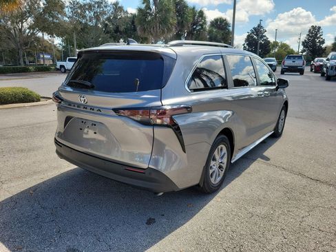 New 2026 Toyota Sienna XLE image 3