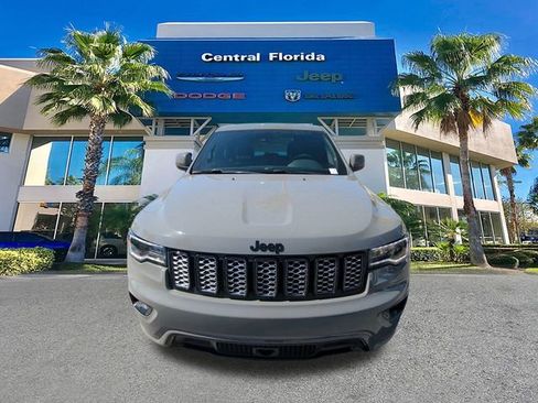 Used 2022 Jeep Grand Cherokee Laredo X image 3