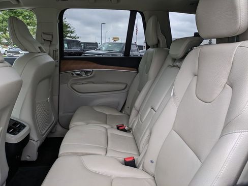 Certified 2022 Volvo XC90 T6 Momentum w/ Advanced Package image 14