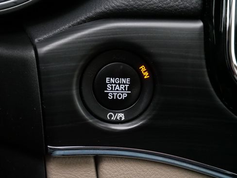 Used 2020 Jeep Grand Cherokee Limited w/ Luxury Group II image 31